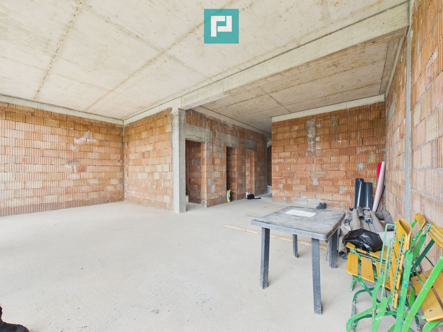 Casă la roșu cu piscină-Pârneava-767 mp teren - Poză 9