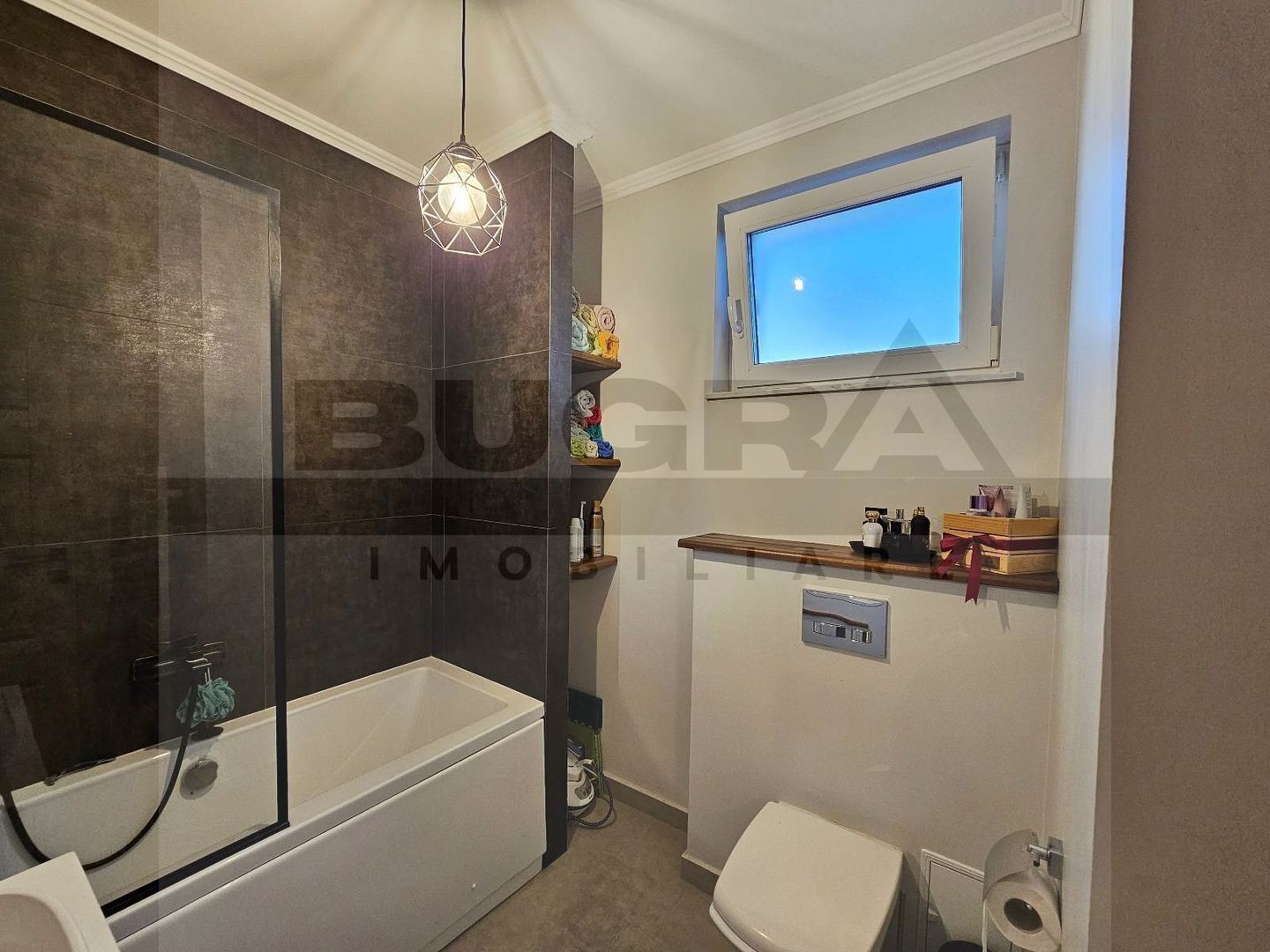 Casa moderna, 120mp utili, 300mp teren, parcare, zona Voronet - Poză 8