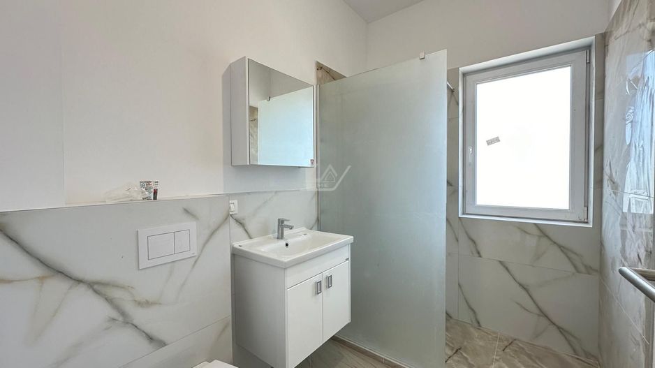 Etaj 2. Loc de parcare. Asfalt. - Poză 3