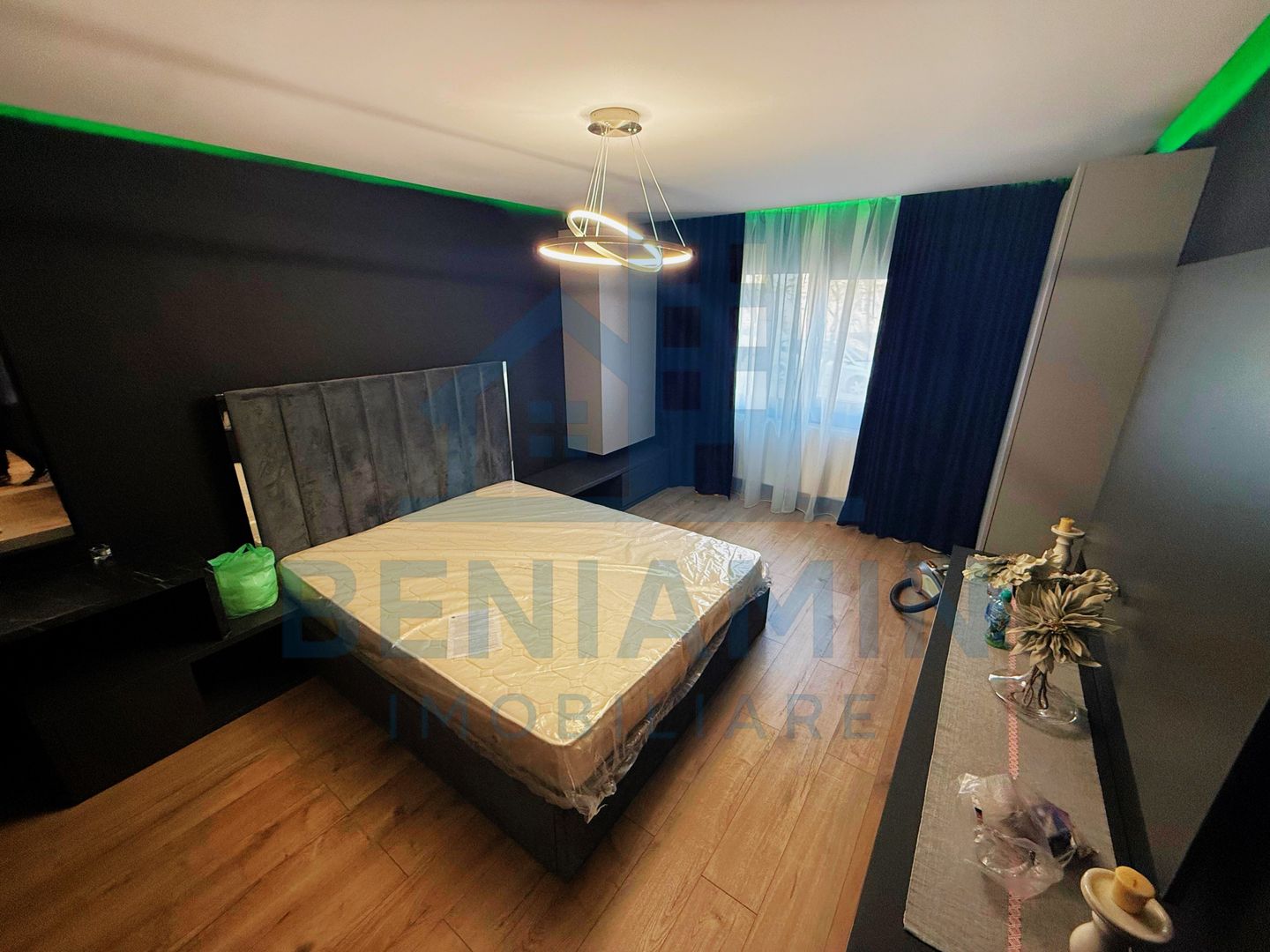 Garsoniera-decomandata-parter-finisaje-moderne-mobilata-utilata-liber - Poză 1