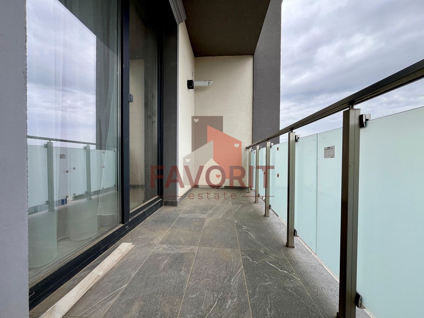 Etaj intermediar. Loc de parcare inclus. Finisat la cheie - Poză 10