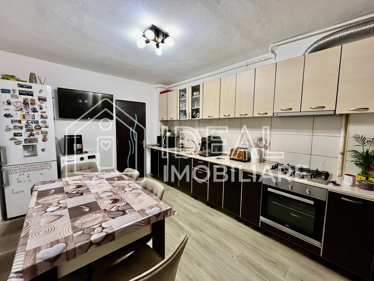 Apartament 2 camere decomandat | Vasile Aaron | 60 mp - Poză 1