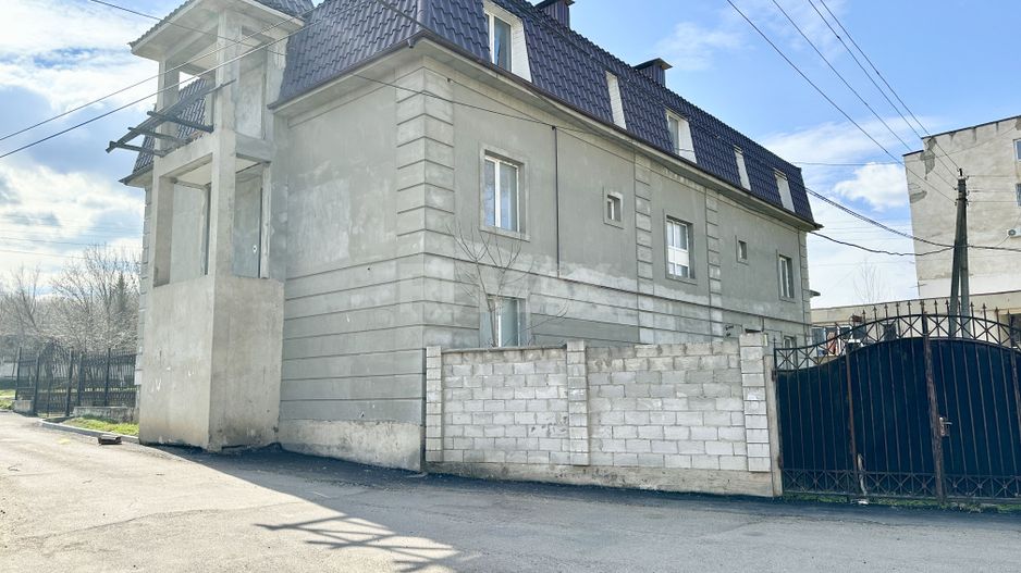De vânzare – Bloc cu destinație comercială în Anenii Noi, pe Strada Centrală. - Poză 7