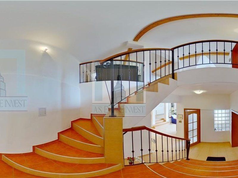 Vilă deosebită cu 6 camere în zona Şchei, Braşov - Poză 13