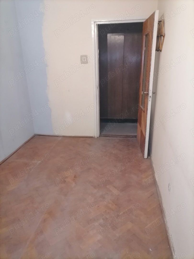 BRASADAS vinde apt 4 camere etaj 4/4 in centru. - Poză 3
