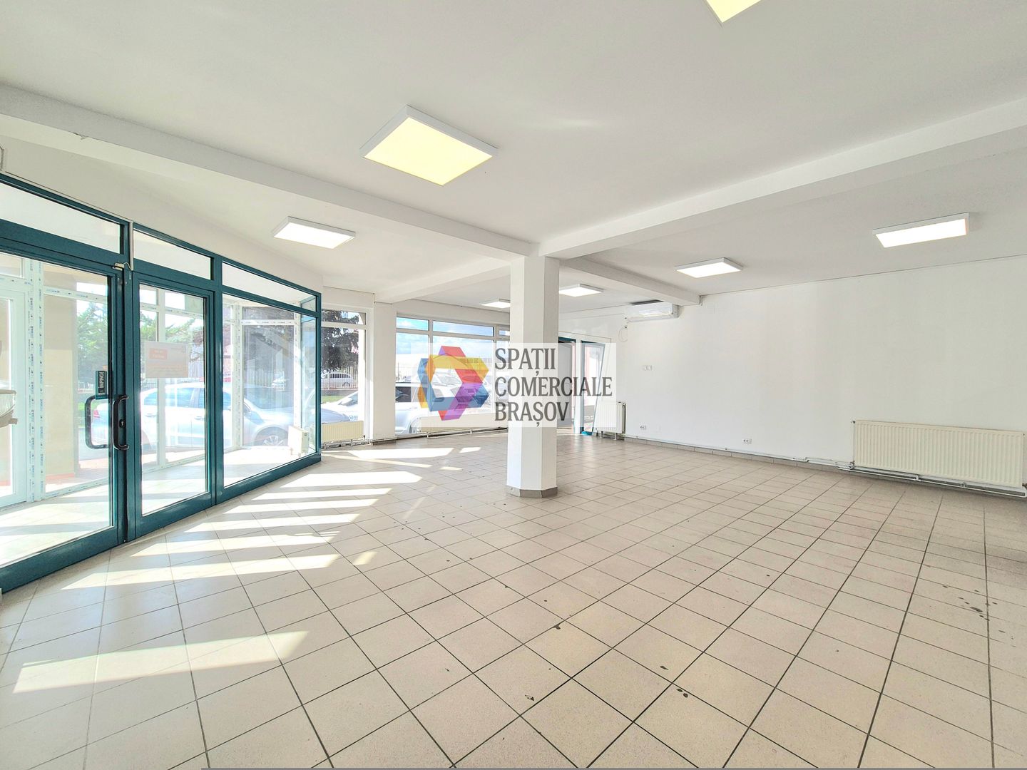 Shoroom cu depozitare Brașov 244 mp - Poză 1