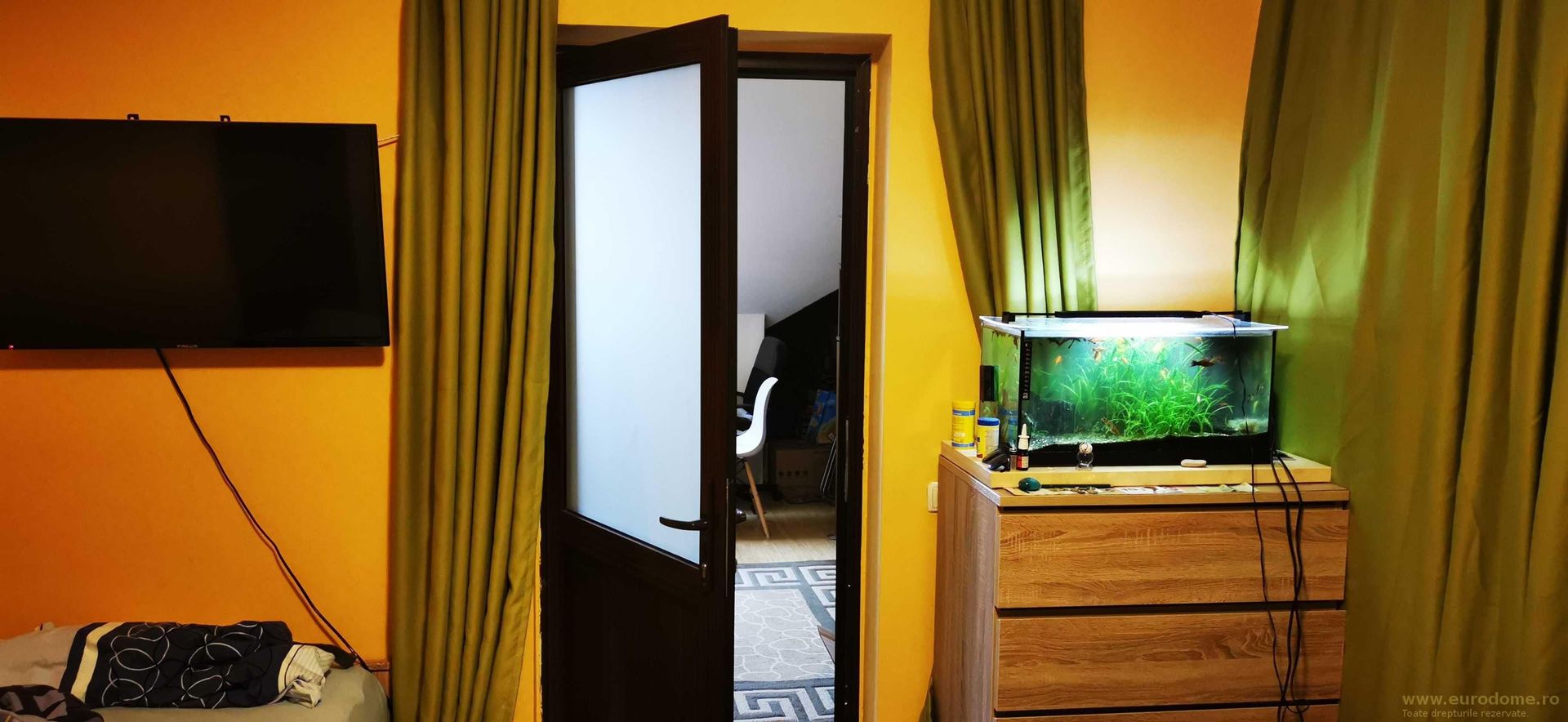 15 Noiembrie, apartament la mansardă - Poză 1