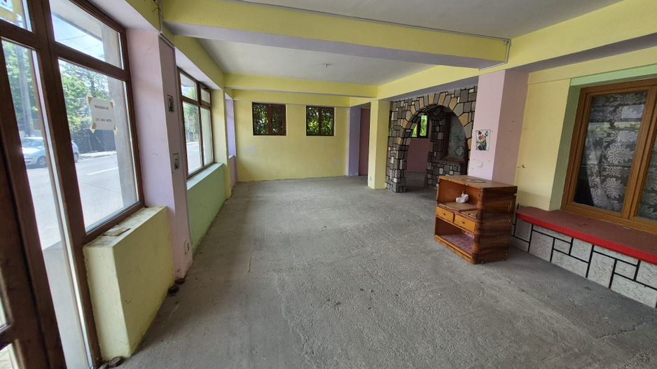 Spatiu comercial+Locuinta 664 mp construiti+anexa 16 mp si teren 845mp - Poză 11