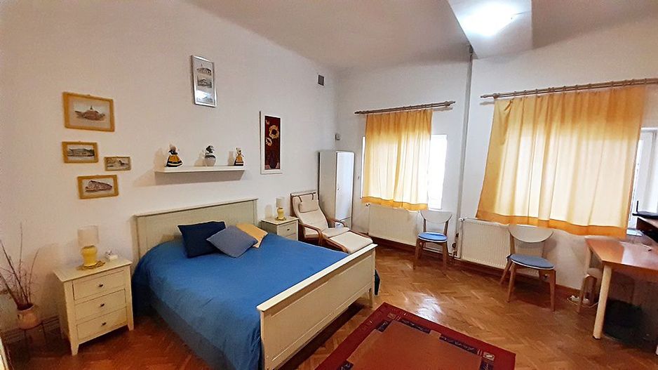 Garsoniera in Centrul Istoric langa Piata Sfatului 250 euro - Poză 4