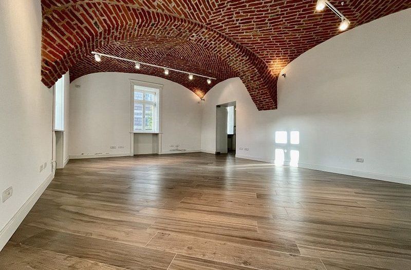 Spatiu birou in cladire istorica restaurata - Poză 3