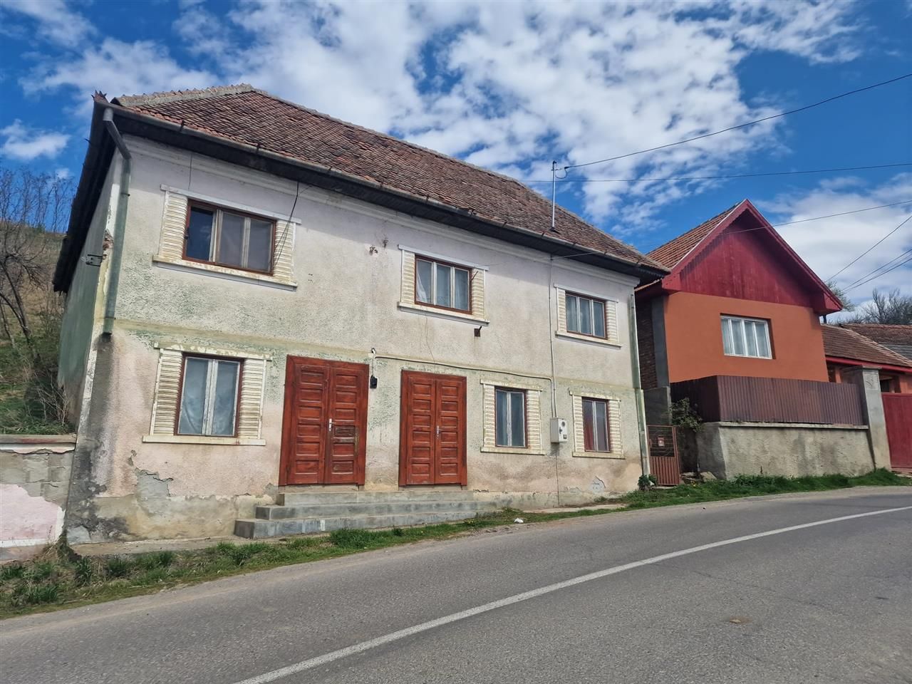 Casa traditional saseasca, in pitoareasca asezare Arini, Brasov - Poză 2