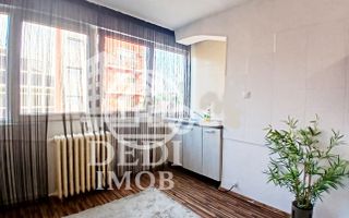 Apartament de vânzare cu 3 camere în zona Rogerius, Oradea - Poză 6