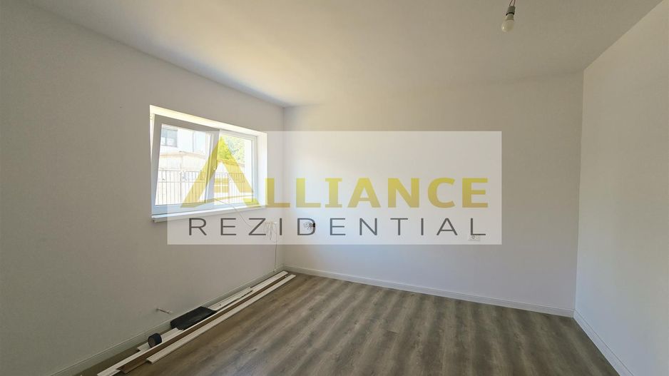 Casa individuala- 6 camere - 4 bai- 3 dressinguri-100m de autobuz - Poză 7