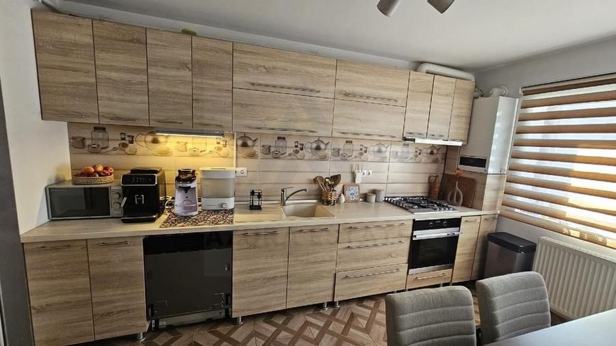 Apartament 3 camere 82 mp 2 băi 2 balcoane etaj 2 in Selimbar - Poză 6