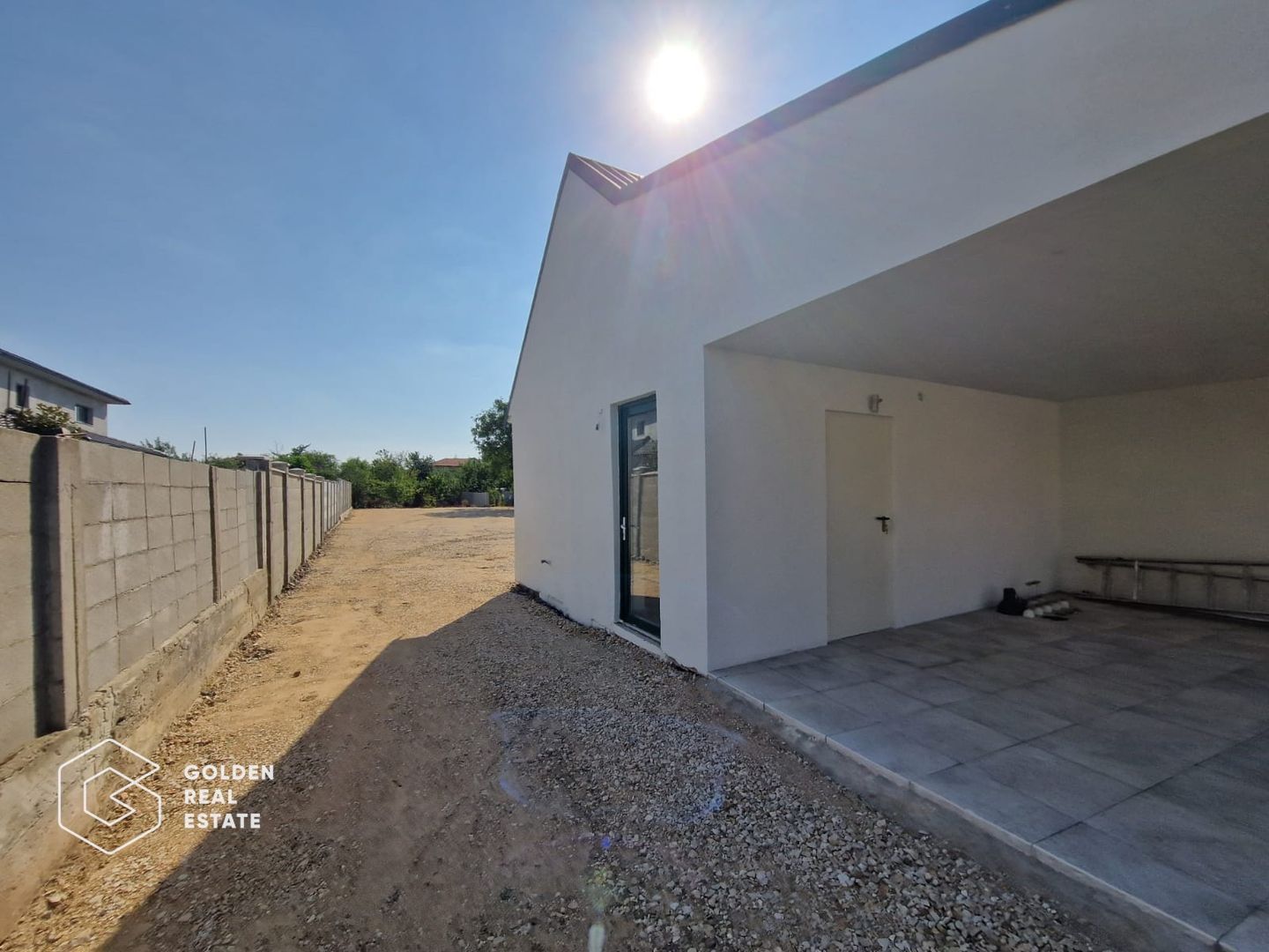 Teren 900 mp cu cladire de birouri pt depozit, parc auto,  centru logistic, etc - Poză 4