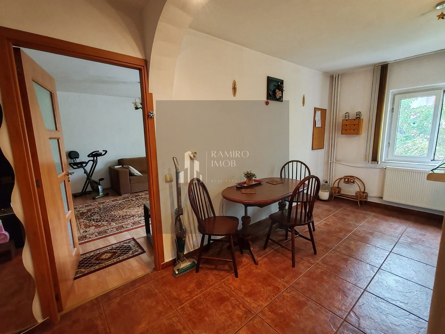 Apartament 2 camere, str Vicina, decomandat, 61 mp - Poză 2