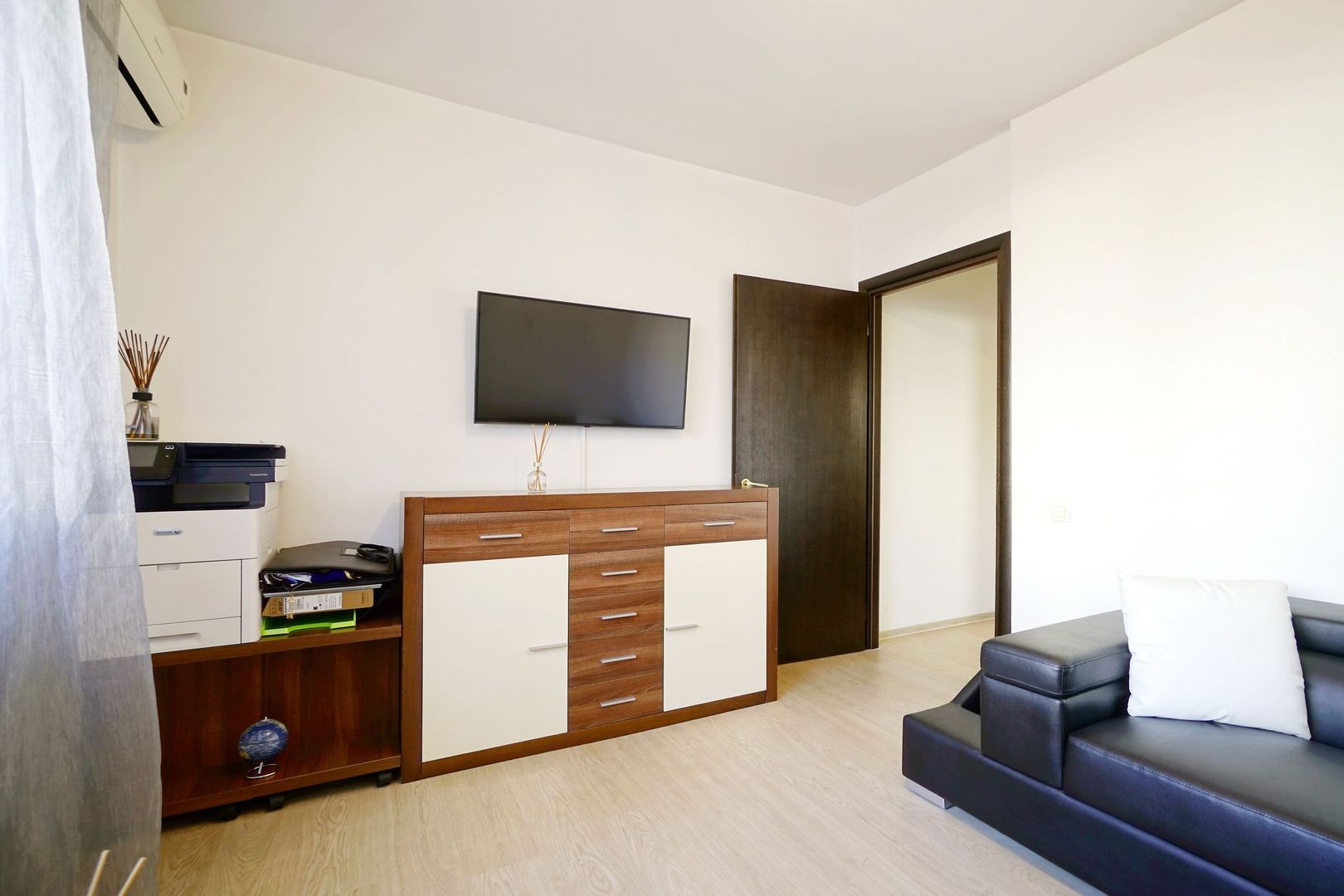 Ideal gradinita P+2, 8 cam, 6 dormt 6 bai, 3 garaje teren 650 mp, - Poză 12