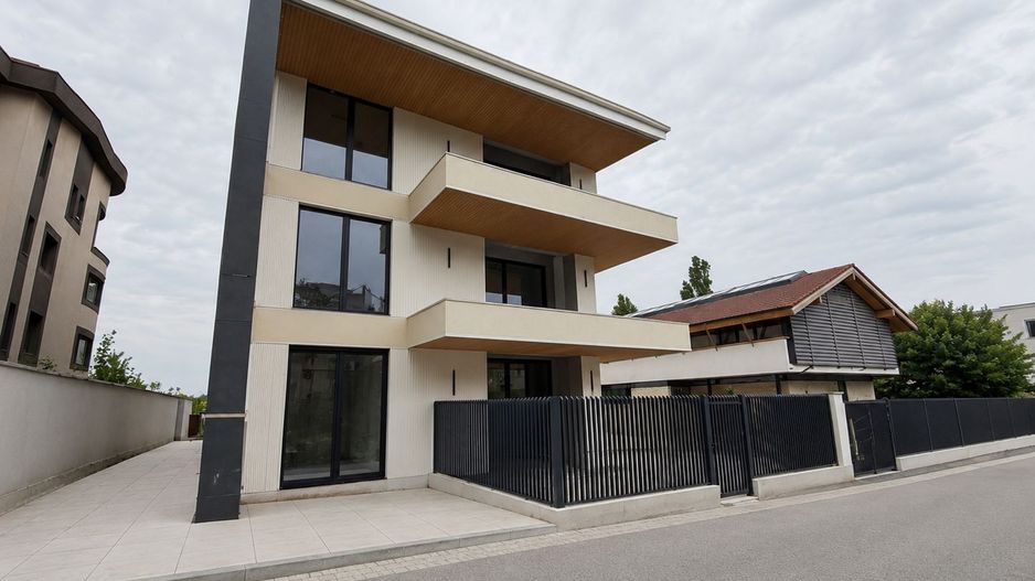 Apartament 3 camere cu gradina privata si vedere spre lac - Poză 11