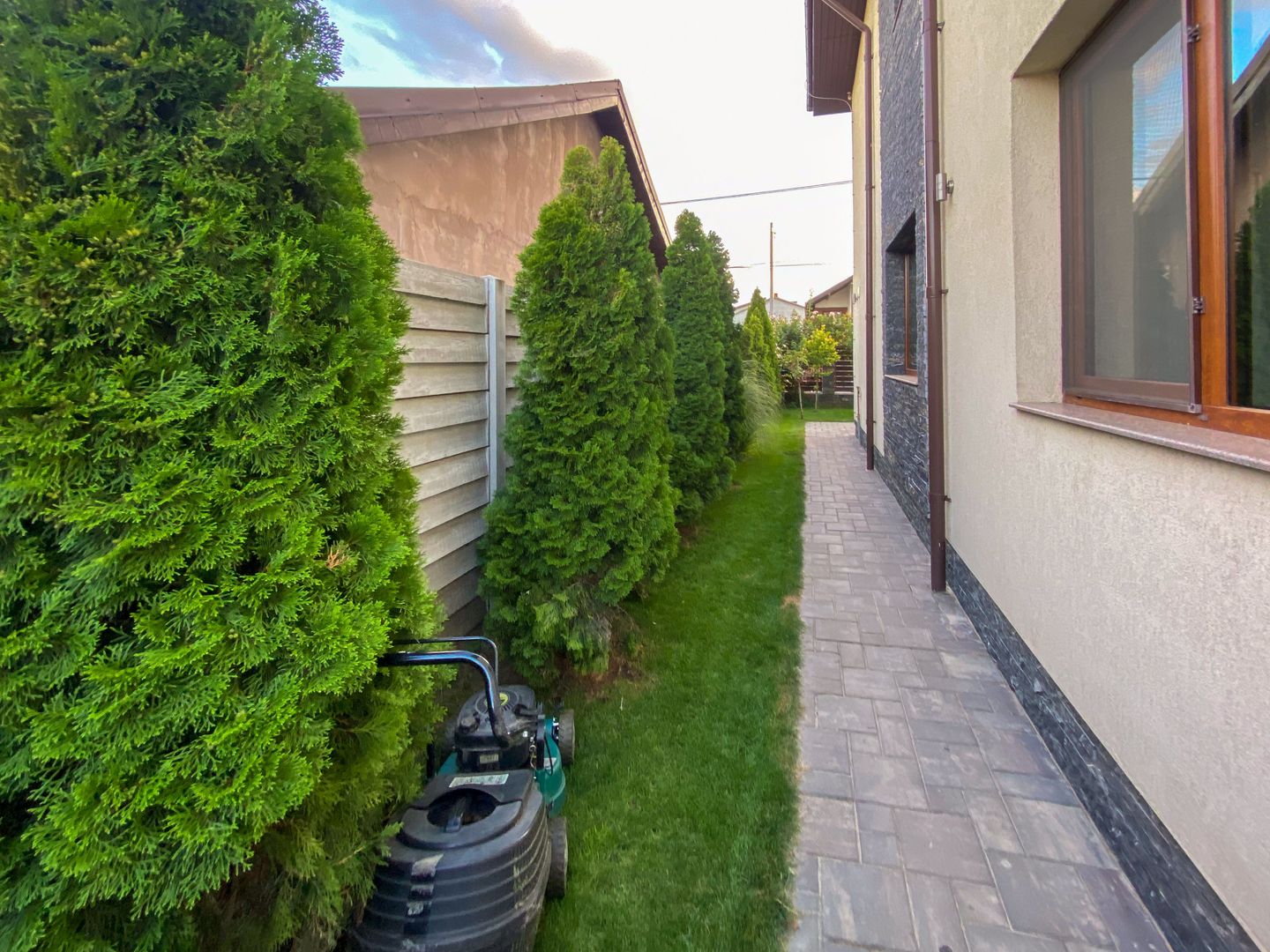 Descoperă Eleganța și Rafinamentul: Vila de Vis pe un lot generos - Poză 10