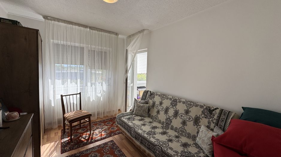 Apartament decomandat cu 3 camere in Florilor, strada Crinului - Poză 11