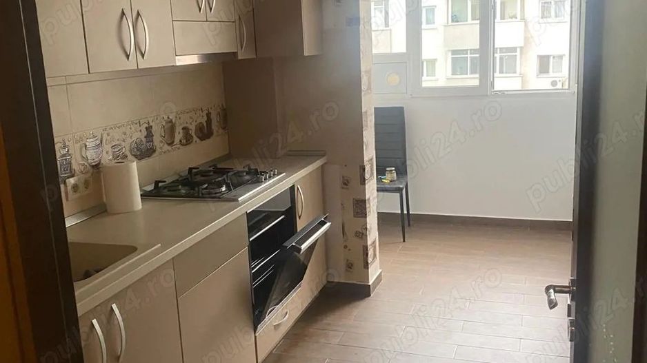 Ap 3 camere, Dristor, Bd Rm Sarat, et 6 8, loc de parcare - Poză 1