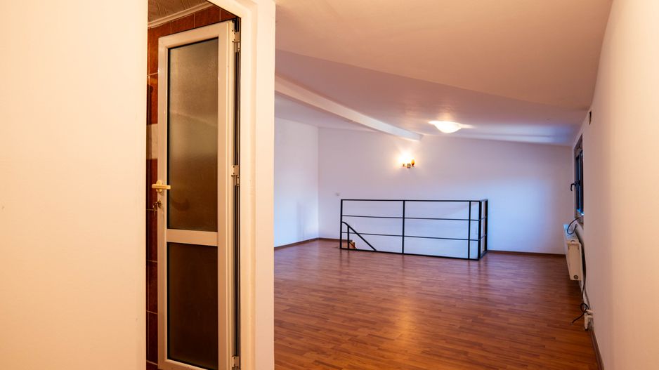 Casă de vânzare – 181 mp, 3 apartamente, 9 camere – București - Poză 4
