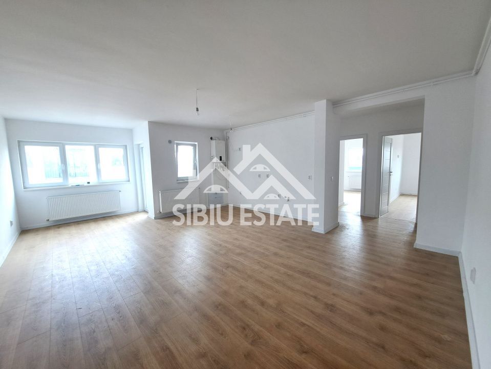 Apartament Sibiu 4 camere, 2 bai NOU lift si parcare - Poză 13