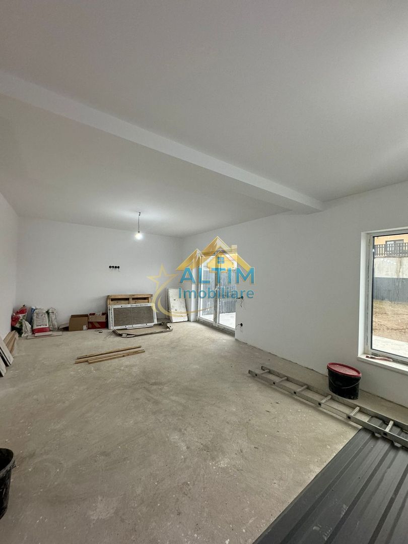 De vânzare - Casă cu 4 camere în cartier Izvor - Poză 9