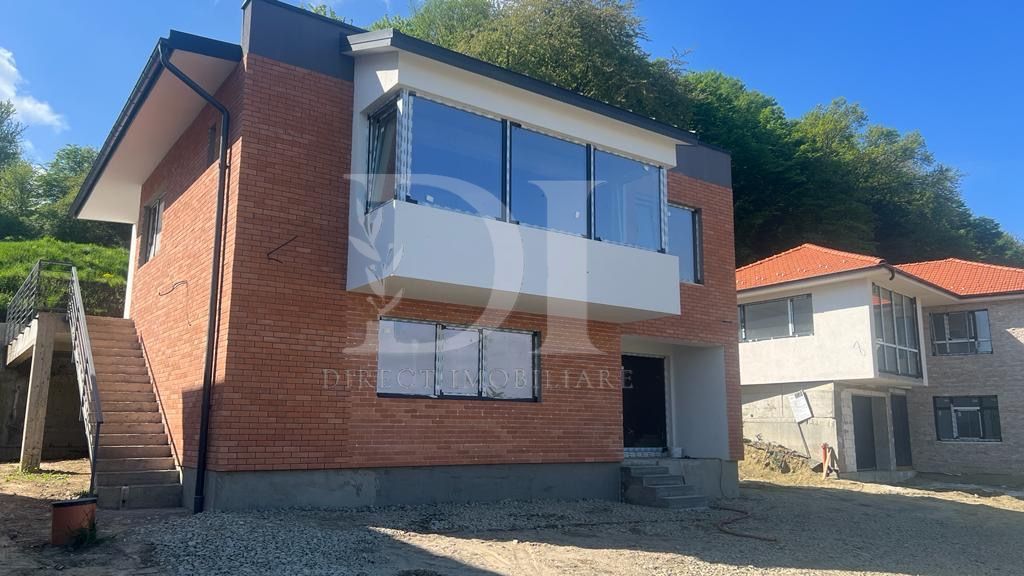 Casa individuala 220 mp /  curte libera de 581 mp / Zona Tautiului - Poză 1