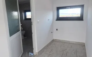Spatiu 240mp Showroom / Magazin Industrial / Piese etc - Poză 13