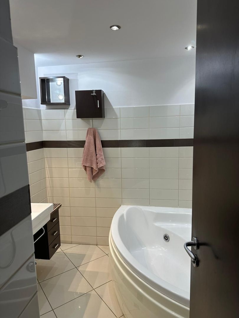 Inchiriere 3 camere termen scurt minim 1 luna , Centru -  Unirii, - Poză 9