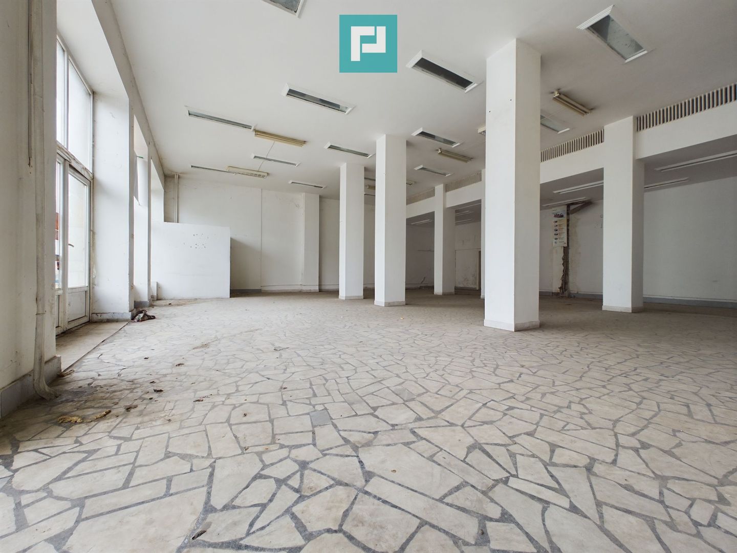 Spațiu comercial 338 mp pe Bulevardul Revoluției - Poză 3