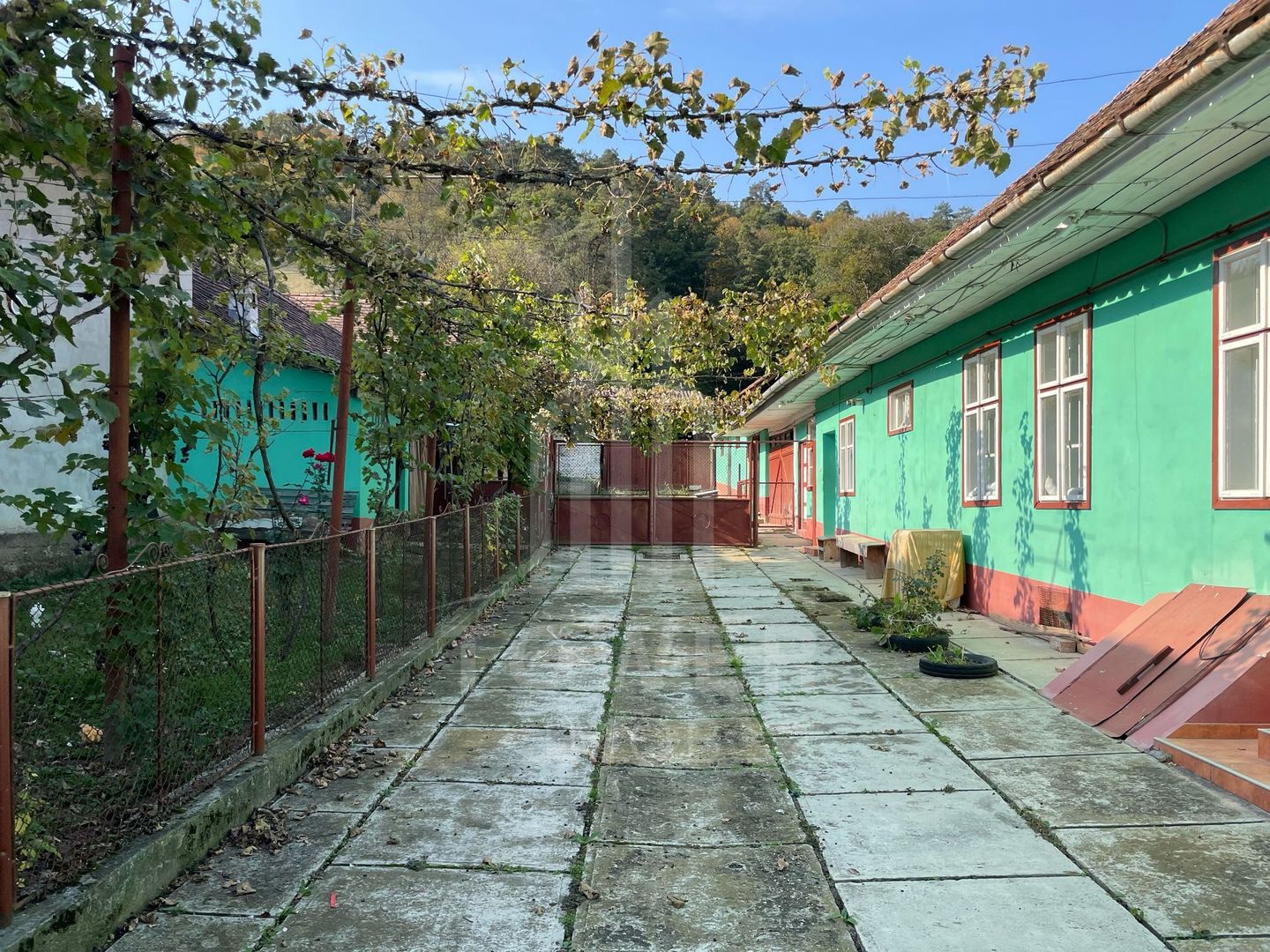 Casa de vanzare - teren 1400 mp - Laslea , Sibiu - Poză 8