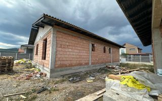 Casa individuala la rosu, Orizont - Poză 4