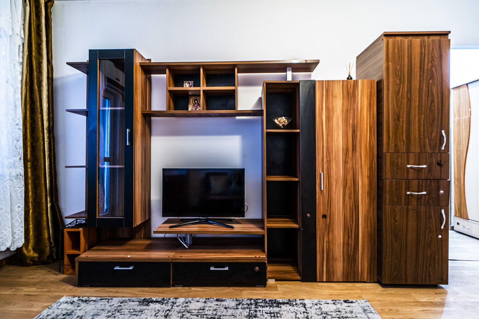 Apartament deosebit, piata Veteranilor, bloc stradal, reabilitat, bucatarie 10mp - Poză 3