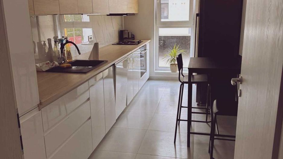 Apartament cu 3 camere de inchiriat - Poză 2