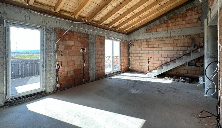 Apartament cu 3 camere cu terasa de 20 mp zona Sanpetru - Poză 3