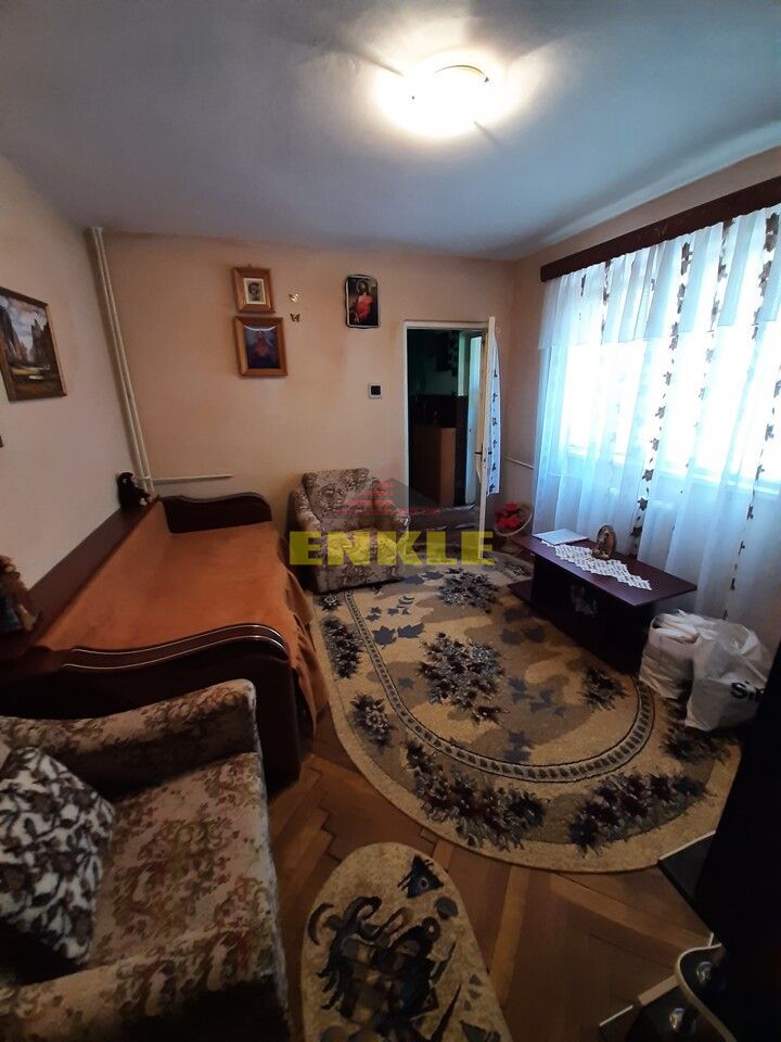 Apartament 3 camere transformat in 2 camere, zona scolii 7, etaj 2 - Poză 8