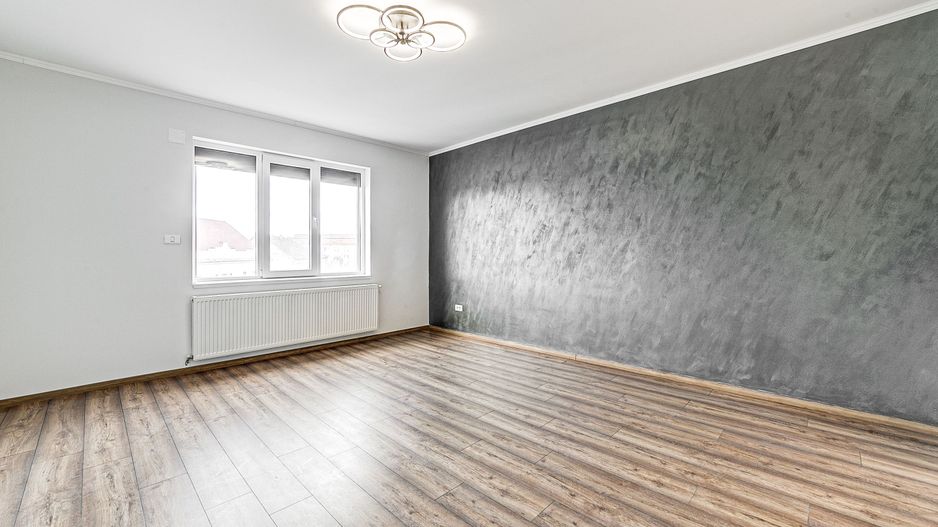 Apartament spațios în zonă centrală - Poză 2