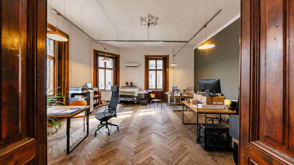 Cladire Istorica - Zona Baile Neptun - Comision 0% - Poză 1