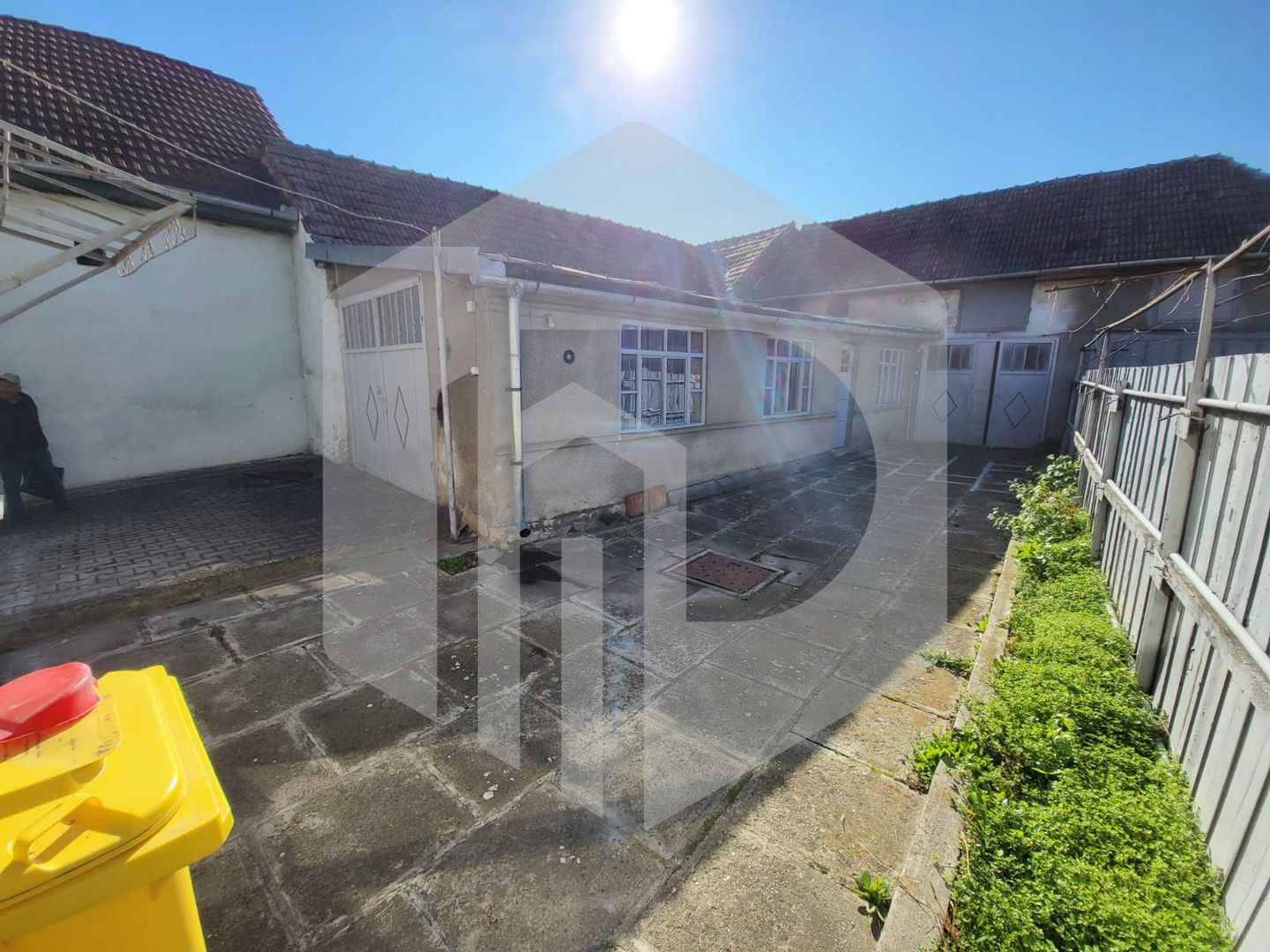 Casa in Avrig | 3 Dormitoare + Living si Bucatarie | Pivnita - Poză 4