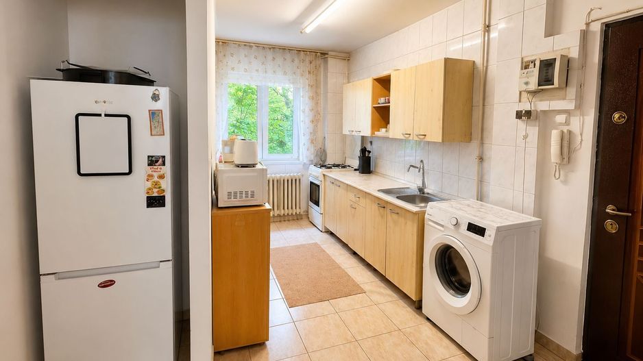Apartament 3 camere, 63 mp, logie și boxă - Poză 2