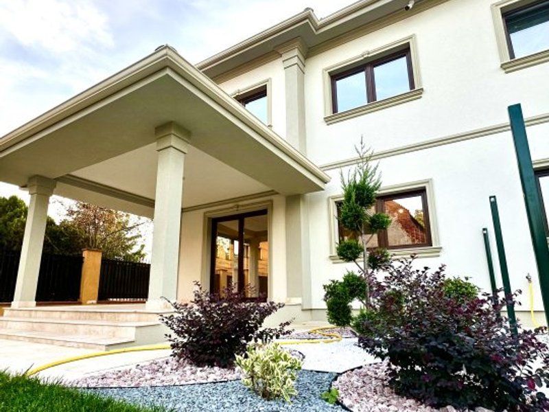 Construcție noua, accente elegante, stil exclusivist -  zona Mehala - Poză 1