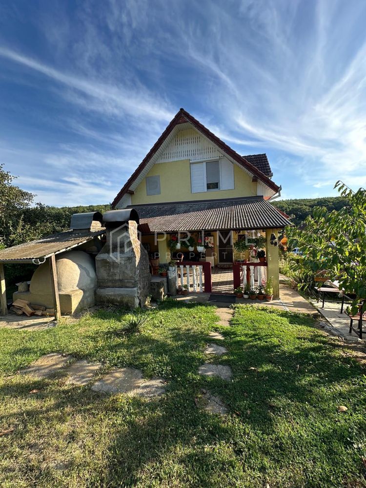 Casă spațioasă de vânzare – Corunca, zona Vatman - Poză 2