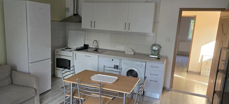 Vila cu 3 camere, zona Baba Novac - Poză 1
