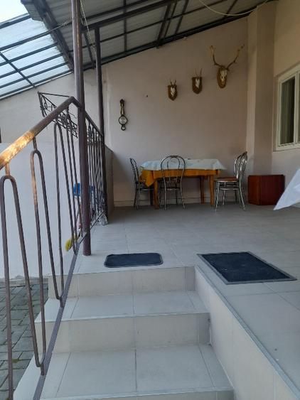 BRASADAS vinde casa cu etaj, 4 camere, central, acces cu masina. - Poză 3