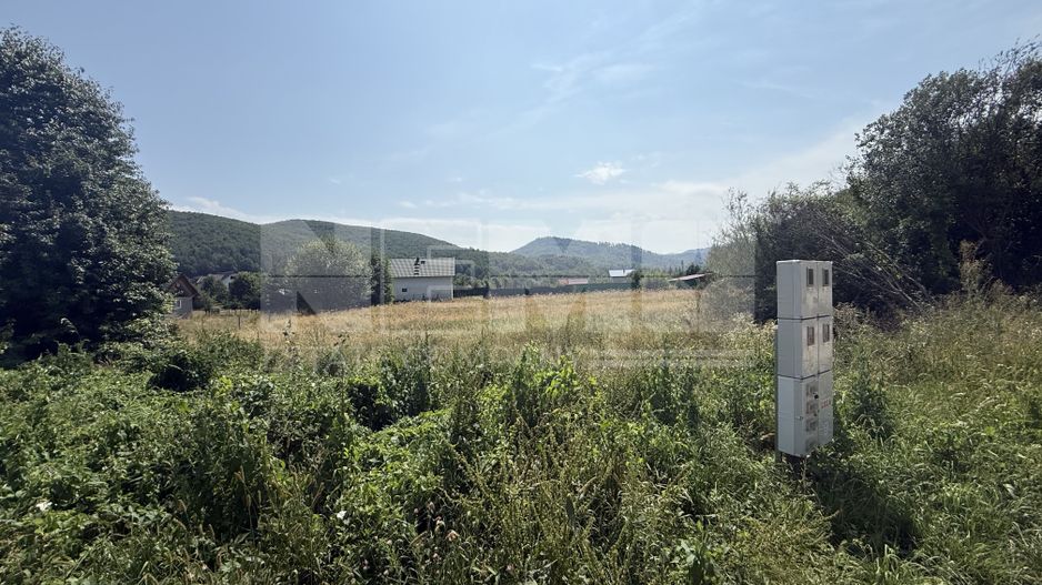 Teren intravilan de vânzare | Sucevița | Front 53 m - Poză 1