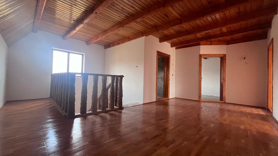 Vanzare casă spațioasă cu teren generos în Cândești Vale–jud Dambovita - Poză 9