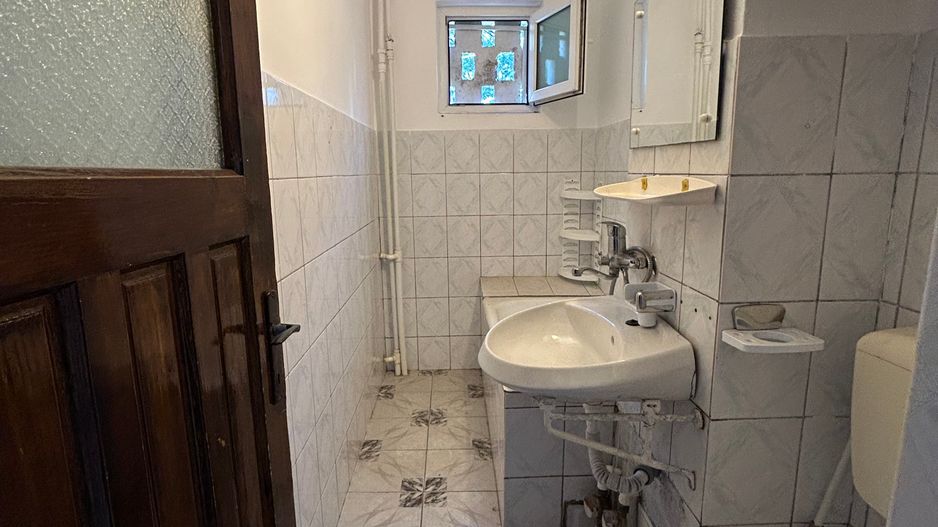 Apartament cu 3 camere și boxă în zona Complex KM5 - Poză 11