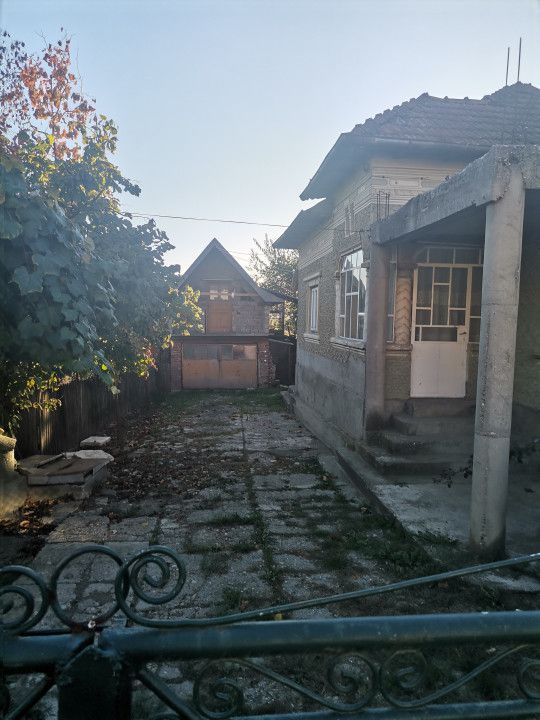 Teren cu casa si anexe in Budeasa Mare - Poză 10